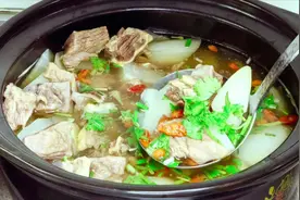 萝卜炖牛腩，记住别焯水了，教你回族传承下来的老方法，汤醇肉香