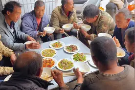 藏在村子里开了40年的宝藏小饭馆 12元一道菜米饭随便吃