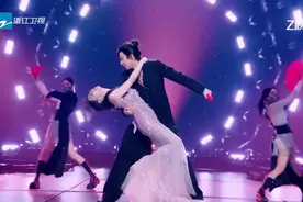 燃爆了! 张靓颖刘宇宁爆改古风神曲《九万字》搂腰热舞