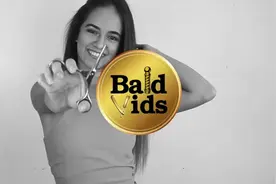 美女的长发被男友慢慢剪短剃光头视频封面