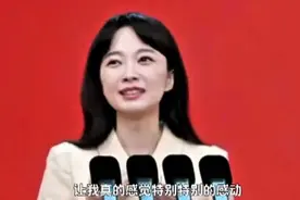 新华社美女记者张扬在母校的演讲!太有才了,不愧是中传女神!视频封面