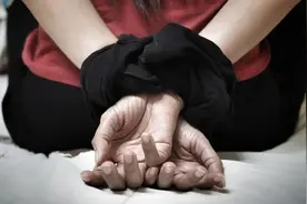 悲痛万分！贵州清镇市母亲遭受双重家暴折磨，父亲竟在病房下狠手视频封面