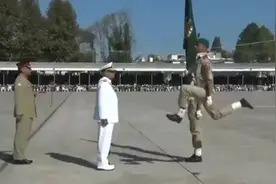 杀气腾腾！巴铁军事学院阅兵式视频封面