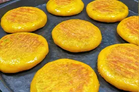 做南瓜饼时，到底用面粉还是糯米粉？学会这样做，软糯香甜不腻口