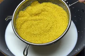 小米倒在牛奶里煮一煮，教你老奶奶的拿手绝活，比蛋糕面包都好吃