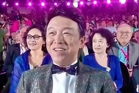 如果有人当众说你长得丑，应该怎么办，看黄渤是如何高情商回怒的视频封面