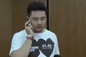 两闺蜜同时给男朋友打电话结果是同一个人，视频封面