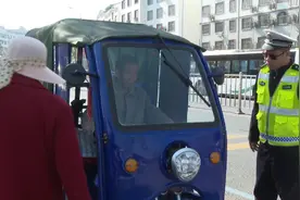 60岁以上无驾照，想开三四轮车可以吗？交警:只能开这一路1种视频封面