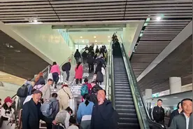 西安北站内换乘真方便，从下车到候车不到2分钟，太给力了