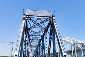 今天步行七公里到了东北虎林园