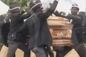 新款娱乐群聊机器人，结婚纳妾签到，60多种玩法，助您娱乐群气氛