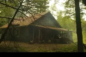 一口气看完一整部恐怖片《林中小屋》 #电影解说 #恐怖片视频封面