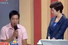 前夫后悔离婚，现场落泪挽留前妻，没想前妻被现男友当众扇巴掌视频封面