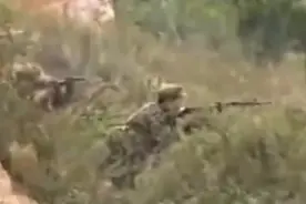 对越自卫反击战真实影像，广西民兵发起狠来一个不留