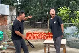 小舅子和姐夫玩皮带打人游戏，最后俩人下场太惨了！