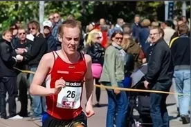 如果在马拉松比赛时，没憋住拉裤子里了该怎么办？