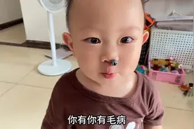 早上豆包自己坐着学习，姐姐在学习他也哭着要学，这娃太卷了