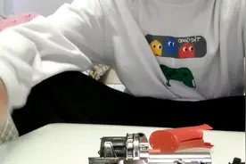 如果有左轮手枪坏的，可以根据我的步骤来组装一下。