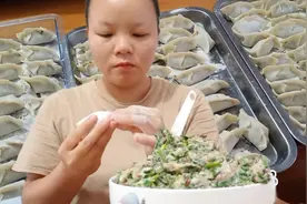 这女人不简单，小梁买两斤肉包一百多个饺子，孩子一次能吃23个