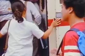 1985年北京公交售票员从后门上车按电铃通知司机关门开车