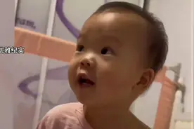 看呆！两岁“小天才”英语古诗样样精通，网友直呼逆天 。