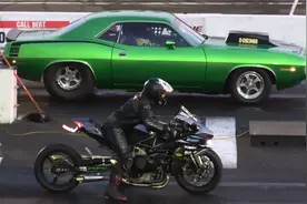 70万川崎H2R挑战900匹美系肌肉跑车，起步3秒后，美系跑车傻眼了