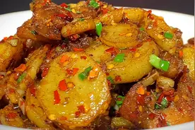 香辣土豆你就像我这样做，一周吃7次都不腻，干香入味，超下饭。