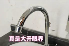 才知道，原来用一点胶带就能把水龙头的管嘴拆下来，真是太厉害了