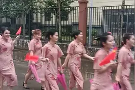 你们看哪种风格的衣服好看外嫁女回娘家视频封面