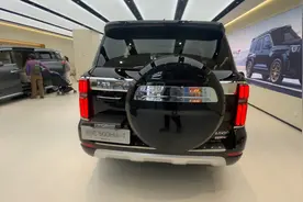 33万买长城坦克500混动2.0t+9at动力强，油耗低，越野能力强。视频封面