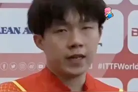 以前怎么没发现王楚钦这么欠啊，偷笑孙颖莎够不到话筒