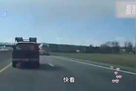 司机高速路上开“斗气车”，导致3量辆车“同归于尽”视频封面