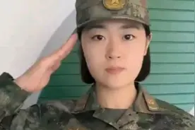 21式作训服，最大亮点士兵有了姓名牌，拉近了和军官和战士的距离