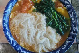 根管治疗后，牙龈处又长包了，医生跟我说要做根尖手术。