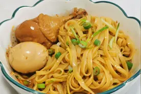 二伏吃面喽，外婆做凉哇哇的东北过水手擀面，劲道爽滑一碗吃溜光视频封面