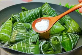 端午煮粽子，用清水煮是大错！教你一招，不漏米不夹生，肉香四溢