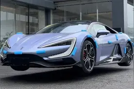 比亚迪仰望U9跳跃展示