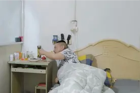 五一节，光棍王律正式躺尸了，看看吃喝拉撒都在床上解决了