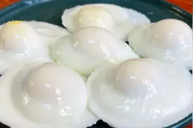 水煮荷包蛋不要直接下锅煮，教你一招，一锅一个都不散，太厉害了