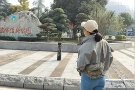 骑行陆水湖国家湿地公园，航拍三峡试验坝，再逛三国商业街。视频封面