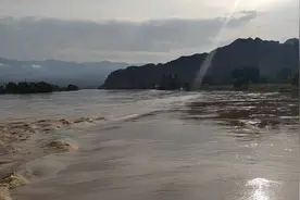 黄花岗起义，分别是谁打响了第一枪、第二枪、第三枪？