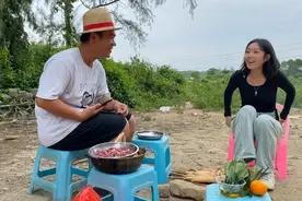 湛江女网友带我去乡下农场野炊烧烤，全是自己家养的土货，真开心视频封面