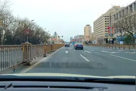 北京70年代有十大建筑，你能说出几个来，我知道军博北京站都是。视频封面