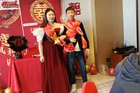 外甥女订婚舅舅既高兴又不舍边敬酒边嘱咐，晏席丰盛酒水硬视频封面