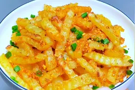 用空气炸锅这样做狼牙土豆条，外焦里香太好吃了，做法简单