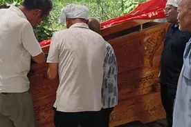 山西农村丧葬仪式，看和你们那里风俗一样吗？评论区打出见棺发财