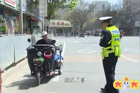 什么叫人性化执法，看这位交警执法现场，你不得不竖起大拇指