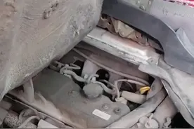 汽车发动机，是否正常不烧机油，起动后看一下机油盖会不会上油。