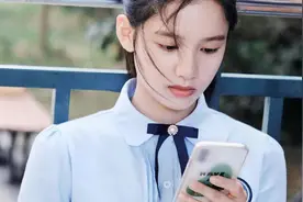 我们是什么关系，只是普通而又平等的同学关系！影视解说视频封面