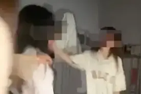 两女生宿舍内被迫互扇耳光并遭踢打 警方打人者拘留10天罚款500元